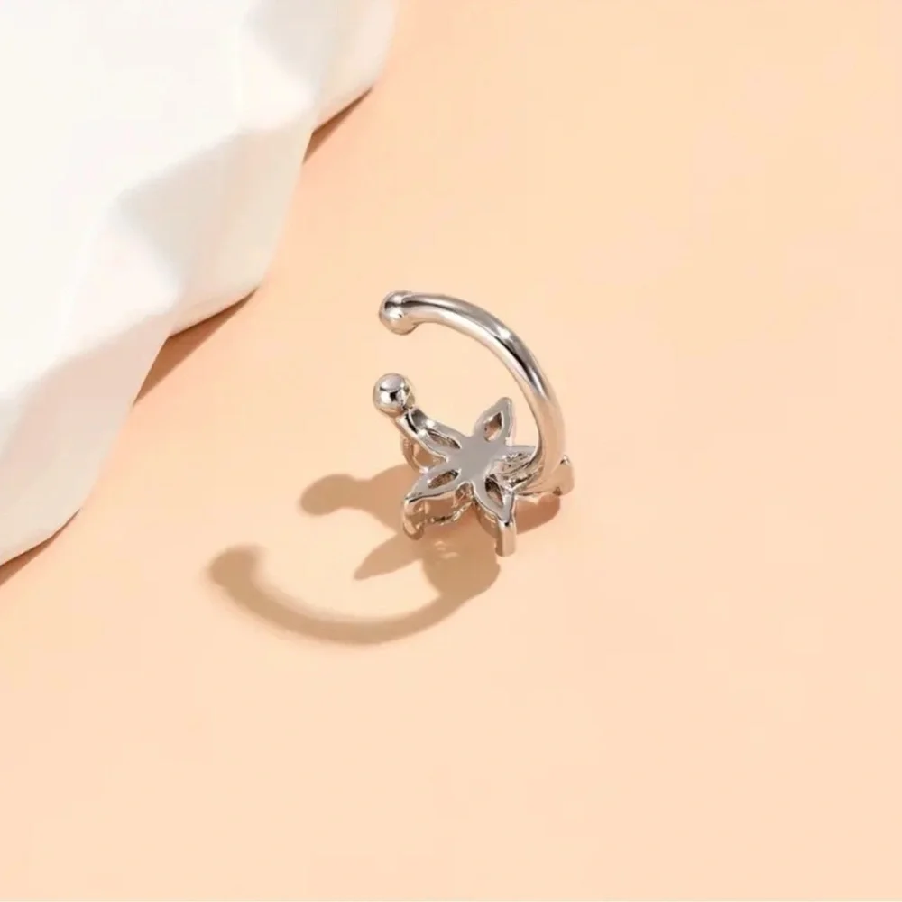 Delicate Zirconia Flower Clip-On Earring – Elegant Ear Cuff 🌸